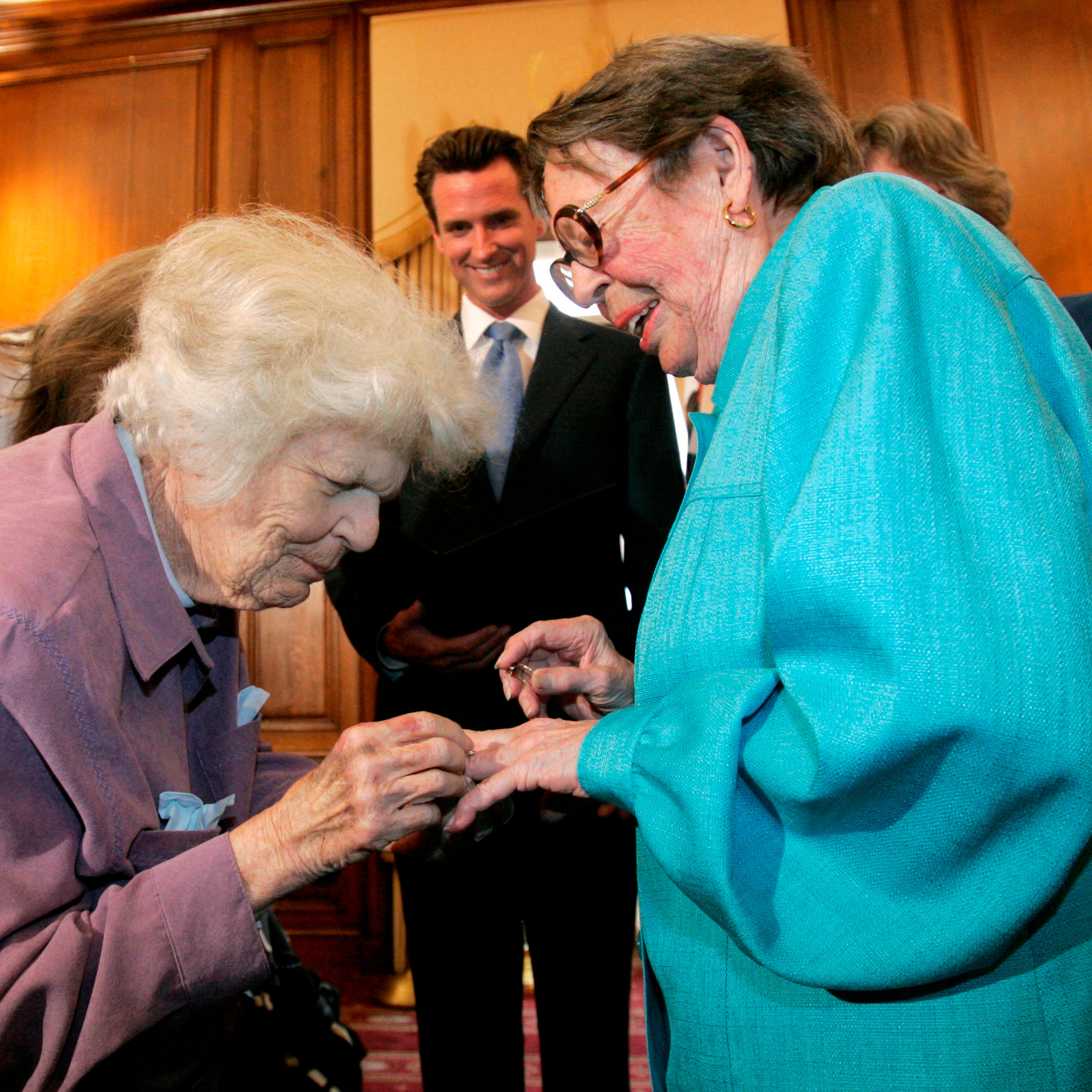 del martin and phyllis lyon holding hands as they get married